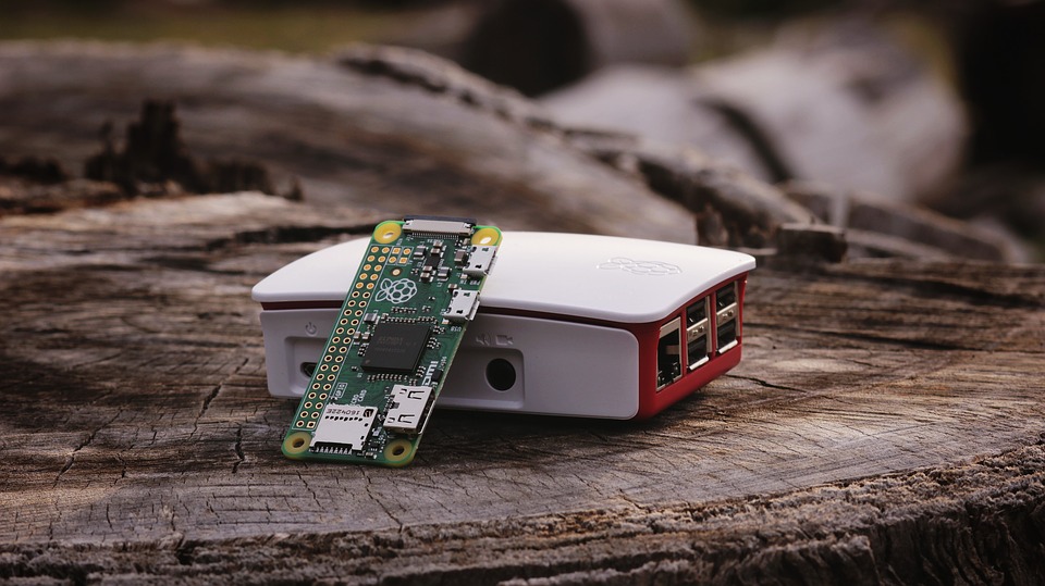 New Raspberry Pi Case Features Touchscreen Display