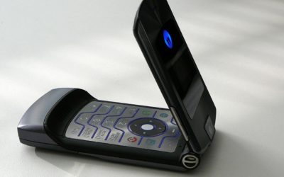 Motorola to Launch Folding-Touchscreen Razr