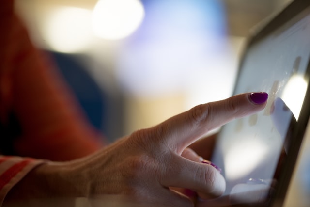 The Importance of Cleaning a SAW Touchscreen